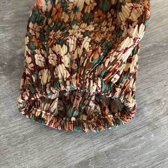 Adorable floral peplum top square neck with puff sleeves Sz L - Picture 3 of 6